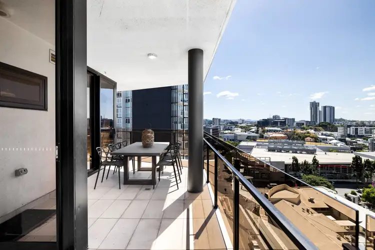 1002/27 Commercial Road, Newstead QLD 4006