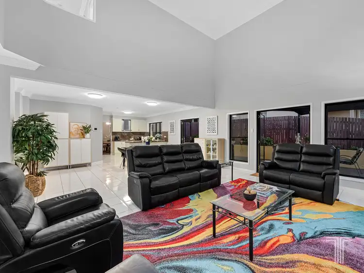 Second view of Homely house listing, 2 Coneyhurst Crescent, Carindale QLD 4152