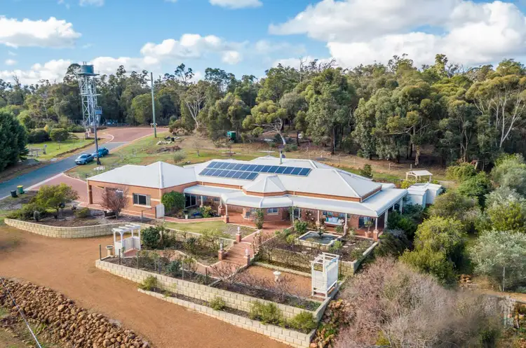 8 Penny Lane, Sawyers Valley WA 6074