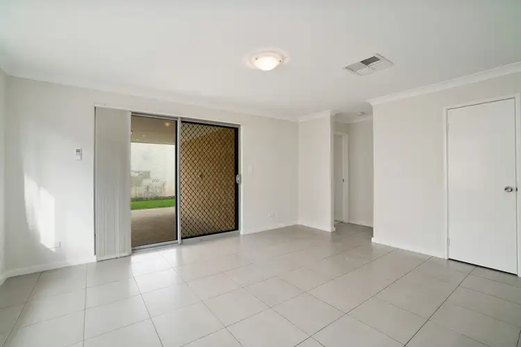 Fifth view of Homely house listing, 122 Sapphire Chase,, Wellard WA 6170