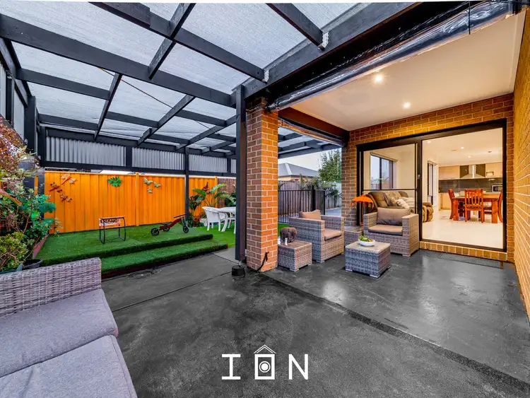 8 Lindwall Drive, Cranbourne West VIC 3977