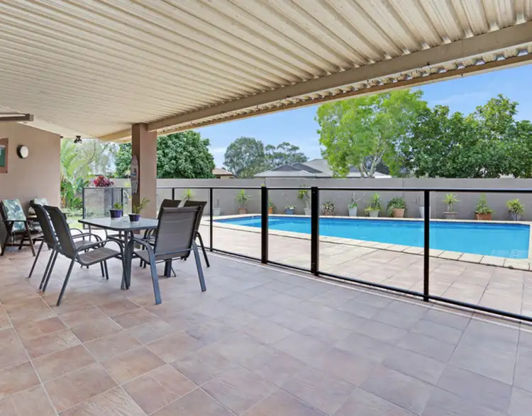 4 Tussock Crescent, Elanora QLD 4221