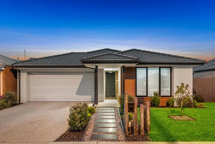 253 Warralily Boulevard, Armstrong Creek VIC 3217