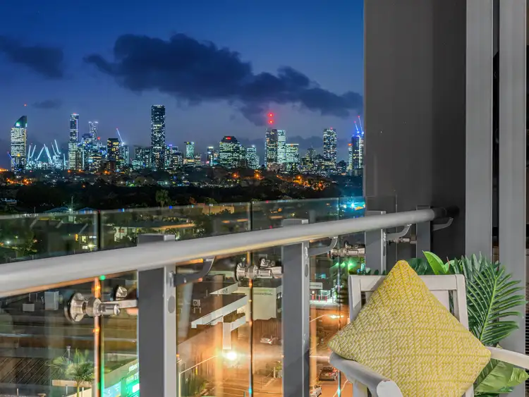 30608/300 Old Cleveland Road, Coorparoo QLD 4151