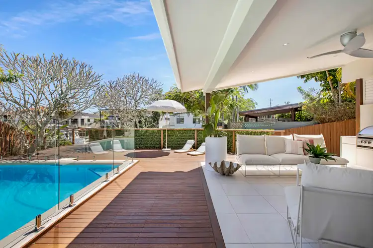 1 Costa Court, Broadbeach Waters QLD 4218