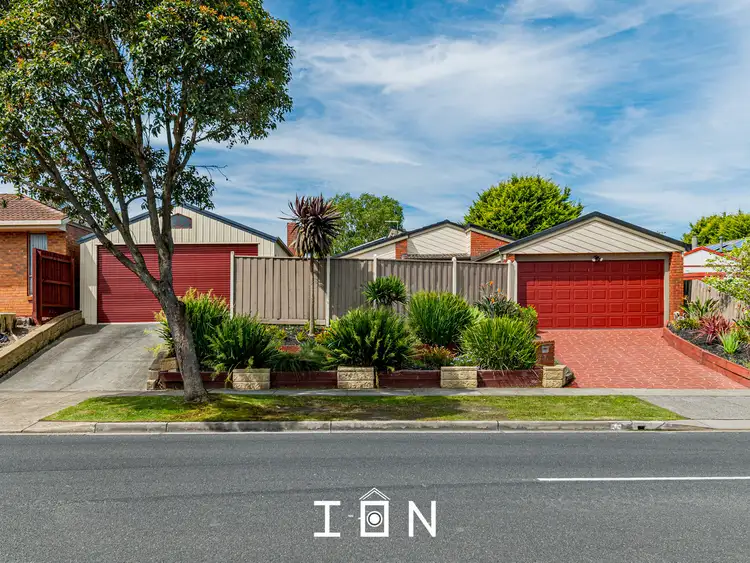 8 Lawless Drive, Cranbourne North VIC 3977