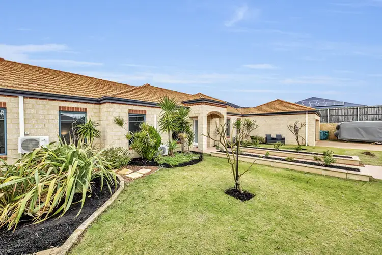 33 Buttercup Parkway, Halls Head WA 6210
