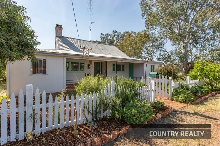 2 Parker Road, York WA 6302