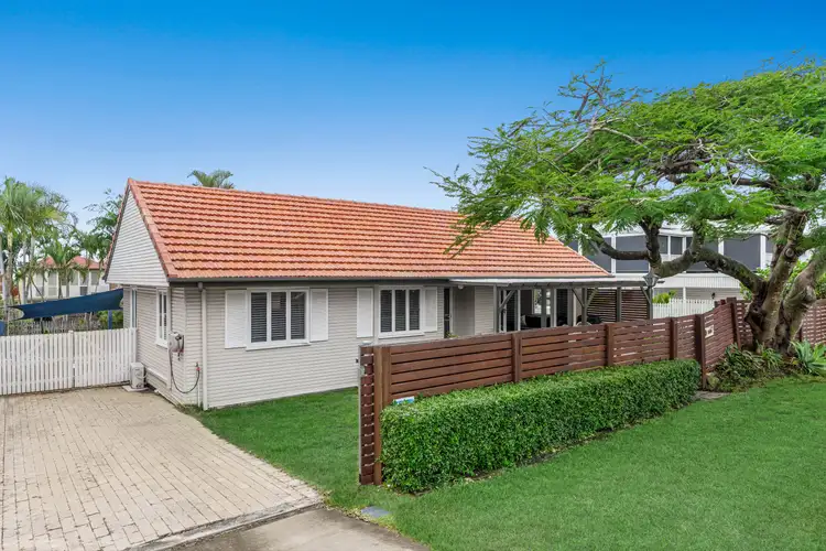36 Oakley Street, Manly QLD 4179