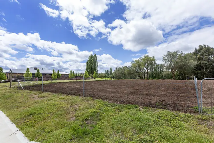 15 Hartog Grove, Darley VIC 3340