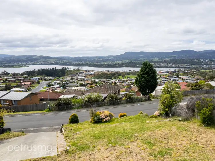 1 Newitt Drive, Austins Ferry TAS 7011