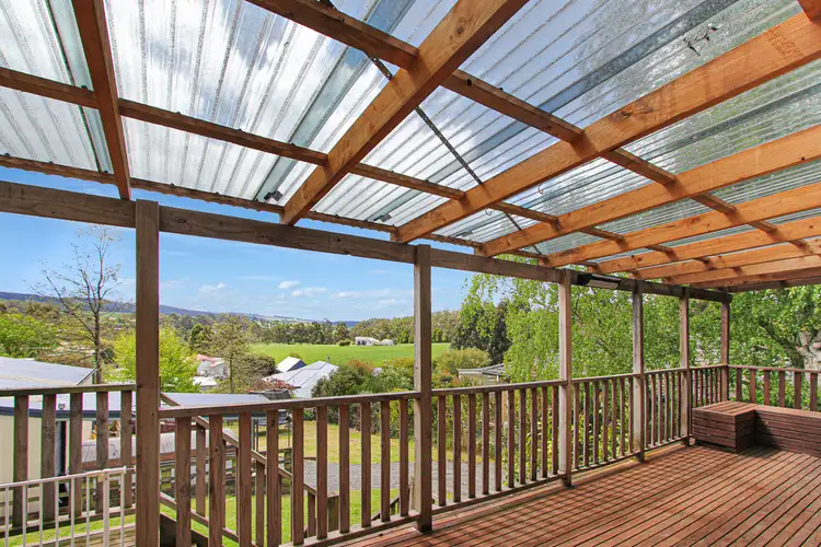 17 Bourke Street, Mirboo North VIC 3871