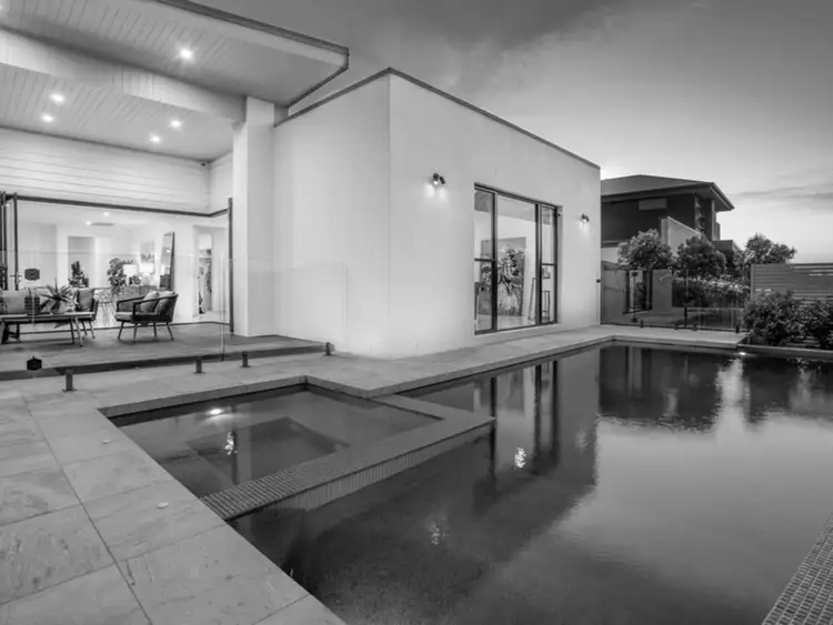 11 Leis Way, Regents Park QLD 4118