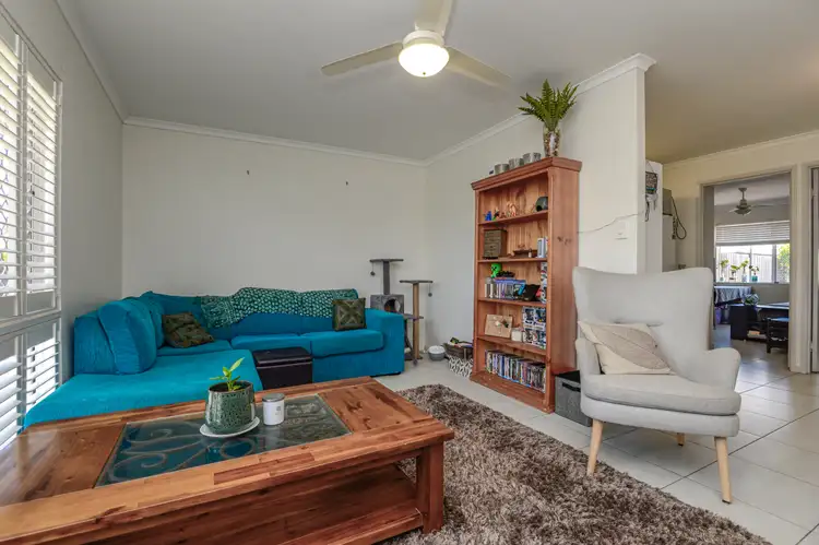 2/15 Cox Crescent, Millbank QLD 4670