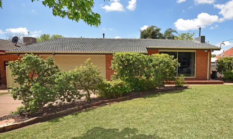 18 Roycox Crescent, Dubbo NSW 2830