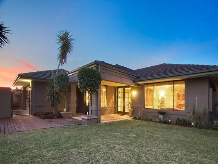 15 St Helena Way, Iluka WA 6028