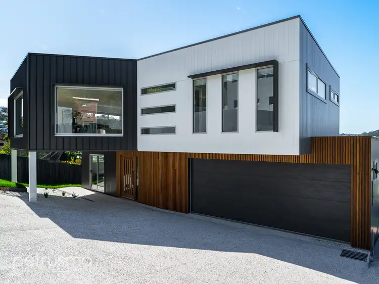 2/14 Tianna Road, Lindisfarne TAS 7015