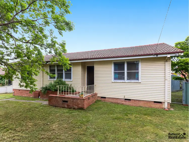 24 Macquarie Street, West Bathurst NSW 2795
