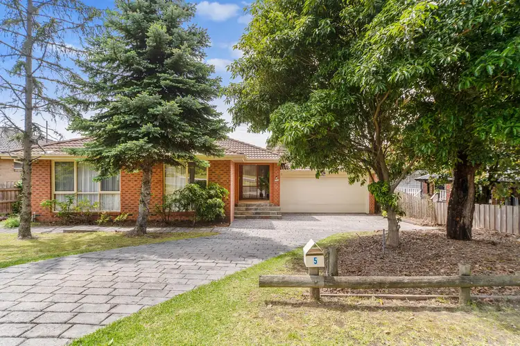 5 Wiringa Crescent, Mount Eliza VIC 3930