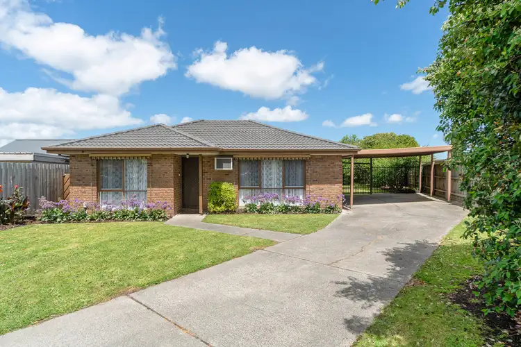 4 Irvine Close, Endeavour Hills VIC 3802