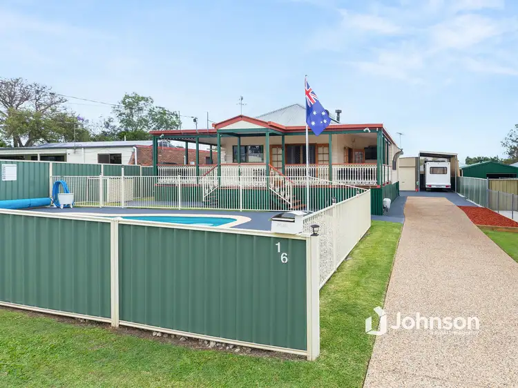 16 Pine Street, Hillcrest QLD 4118