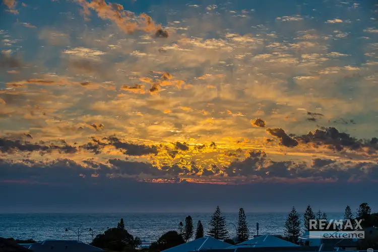 16 Blackpool Promenade, Iluka WA 6028