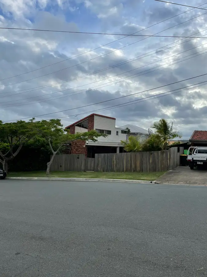 92 Holland Road, Holland Park QLD 4121