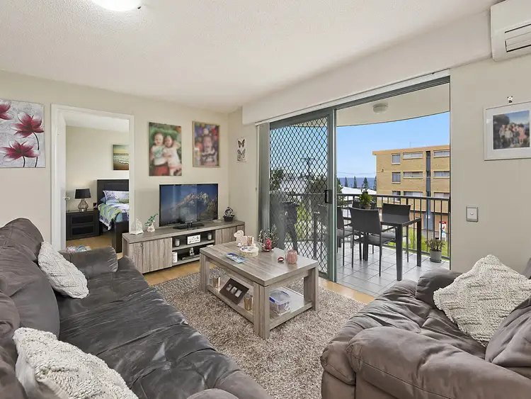 2/7 Sykes Avenue, Kings Beach QLD 4551
