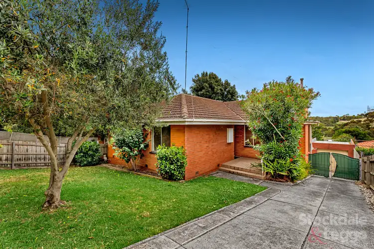 46 Valley Crescent