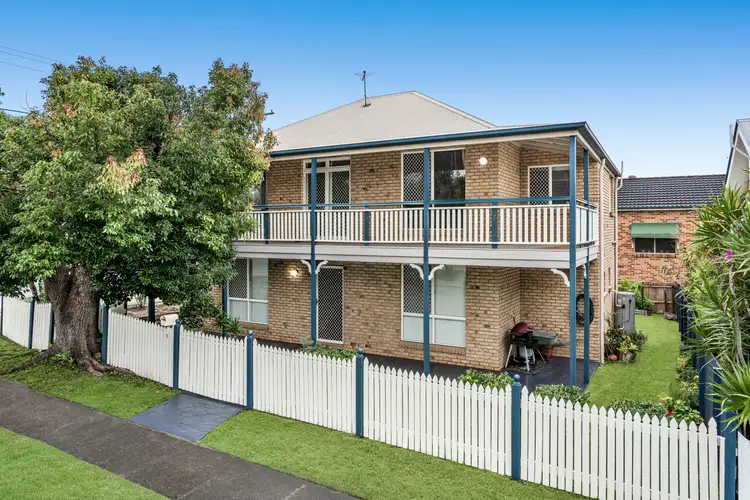 2 Picton Parade, Wynnum QLD 4178