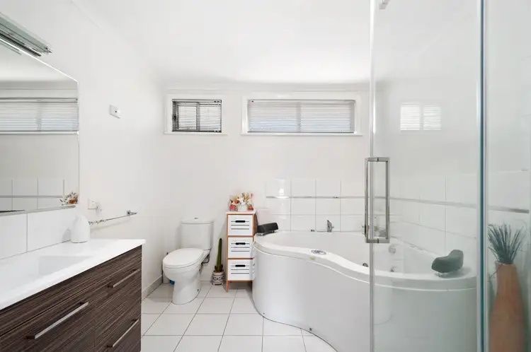 Fourth view of Homely house listing, 8 Elston Court, Sale VIC 3850