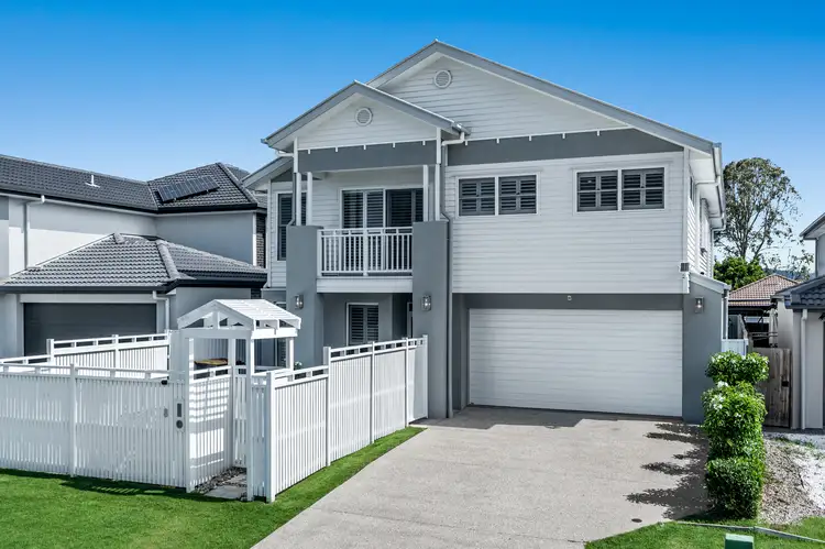 8 Patricia Close, Wakerley QLD 4154
