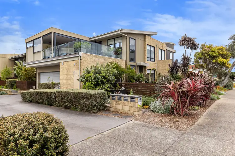 1/2 Hunt Avenue, Rye VIC 3941