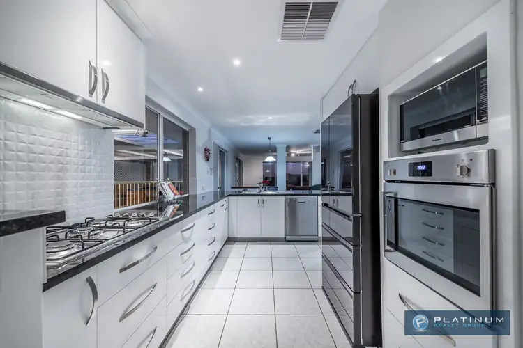 8 Fairway Circle, Connolly WA 6027