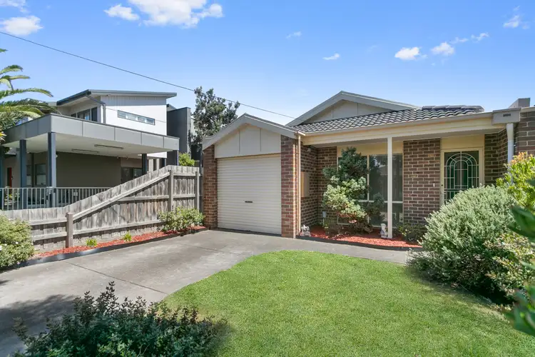 5 Embankment Grove, Chelsea VIC 3196