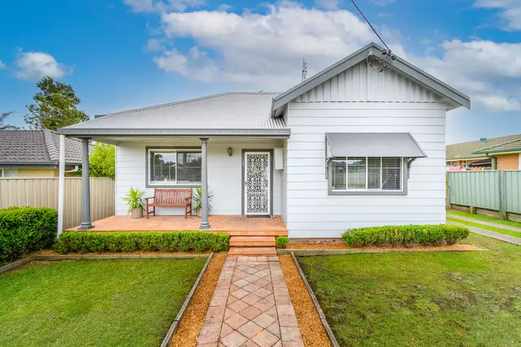 44 Anzac Avenue
