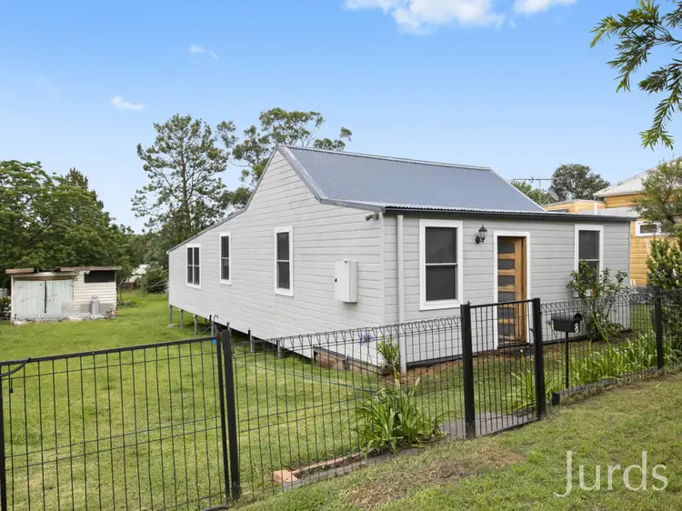 8 Whitburn Street, Greta NSW 2334