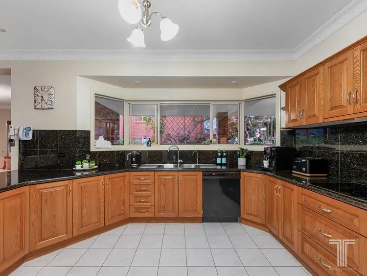 Fifth view of Homely house listing, 2 Oppermann Place, Carindale QLD 4152