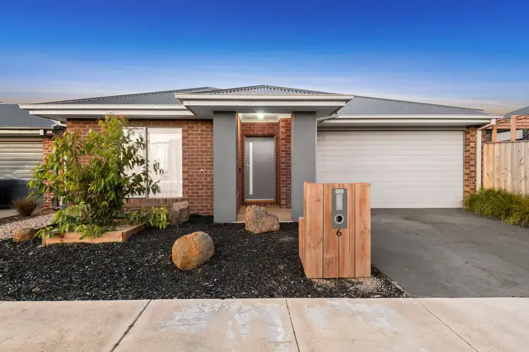6 Oakdale Street, Charlemont VIC 3217