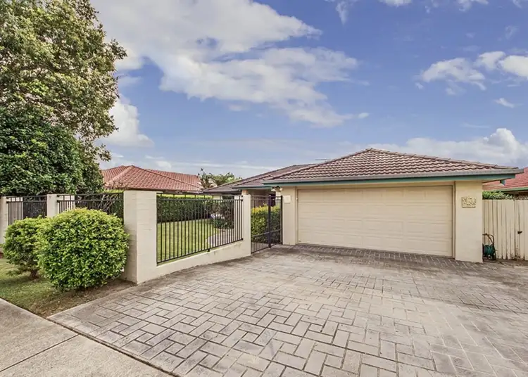 7 Lakeside Crescent, Forest Lake QLD 4078
