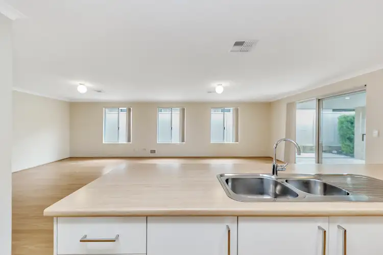 16 Hayeswater Circuit, Waikiki WA 6169