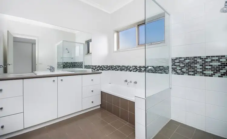 Sixth view of Homely townhouse listing, 2 Craig Street, Warrnambool VIC 3280