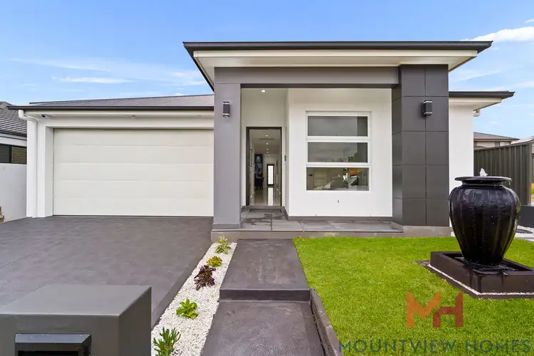16 Rosslyn Drive, Claymore NSW 2559