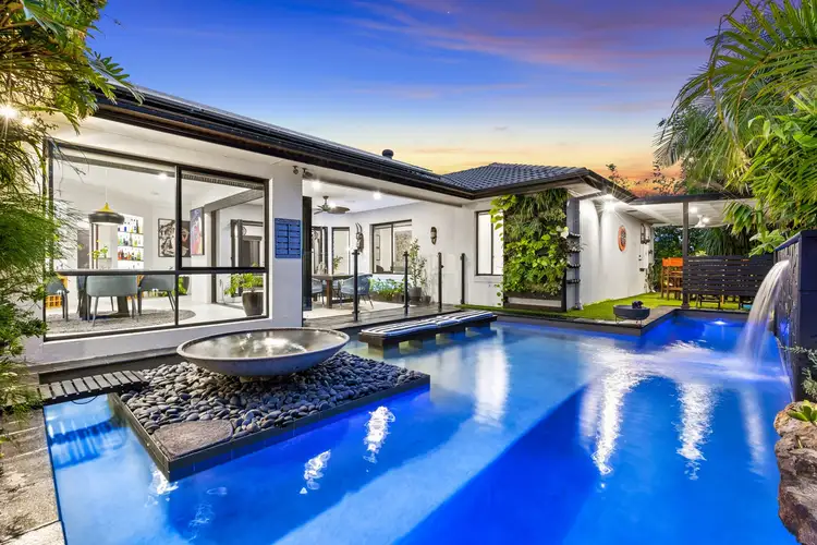 2 Beerwah Street, Pacific Pines QLD 4211