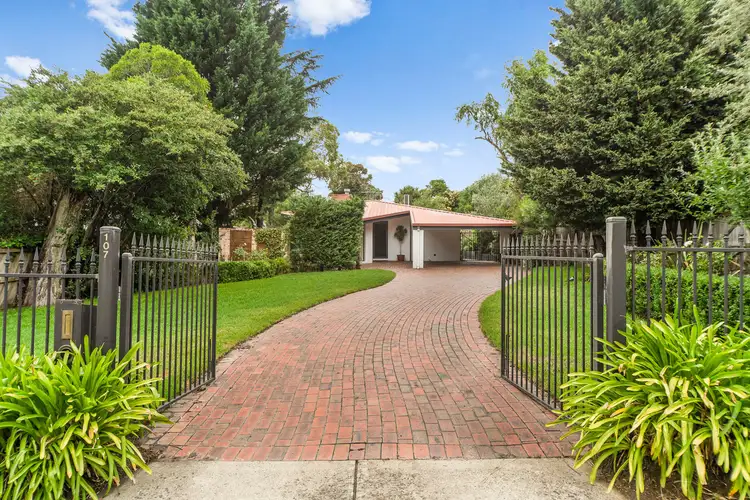 107 Wooralla Drive, Mount Eliza VIC 3930