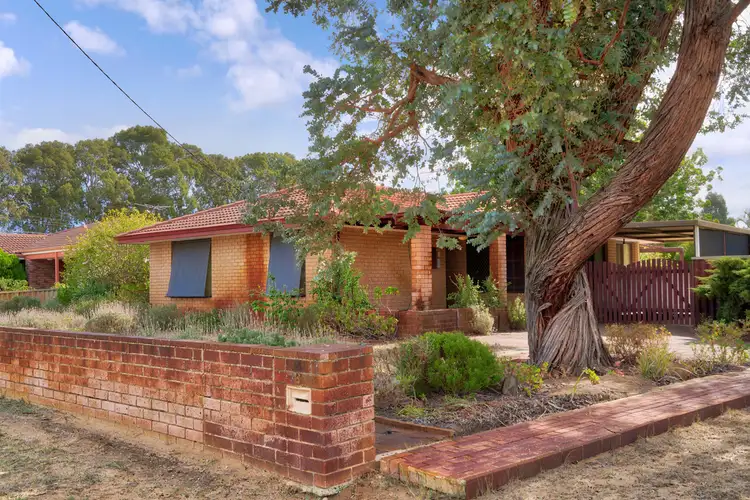 Second view of Homely house listing, 6 Dundee Way, Camillo WA 6111