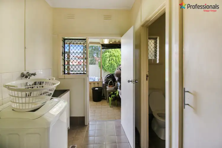 Sixth view of Homely house listing, 33 Higgins Avenue, Wagga Wagga NSW 2650