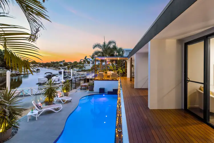 7 Lakeside Avenue, Broadbeach Waters QLD 4218