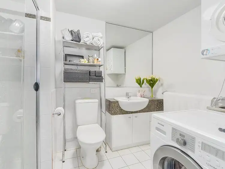 Sixth view of Homely apartment listing, 8/40 Bell Street, Kangaroo Point QLD 4169