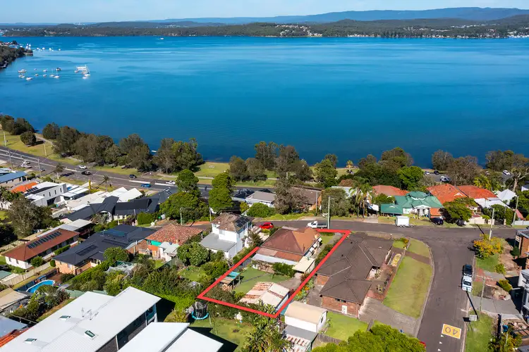 30 Beryl Street, Warners Bay NSW 2282